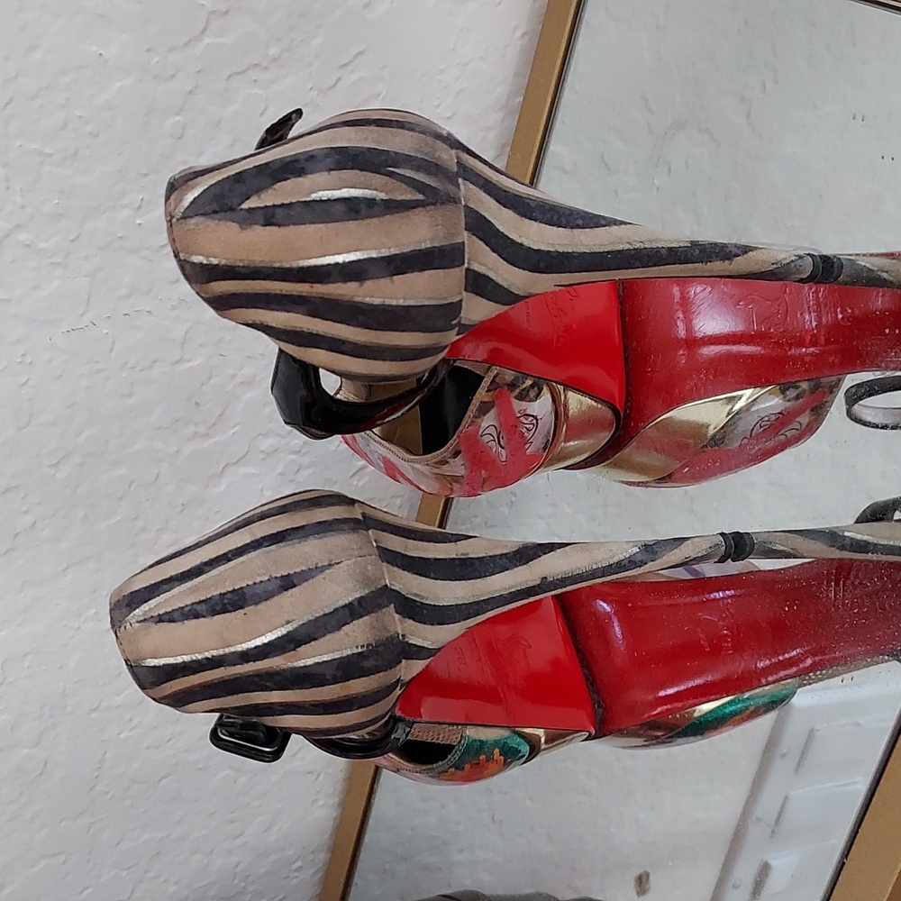 Sz. 38 Authentic Louboutin peep toe heels. - Picture 3 of 8